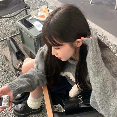 男生女生向前冲